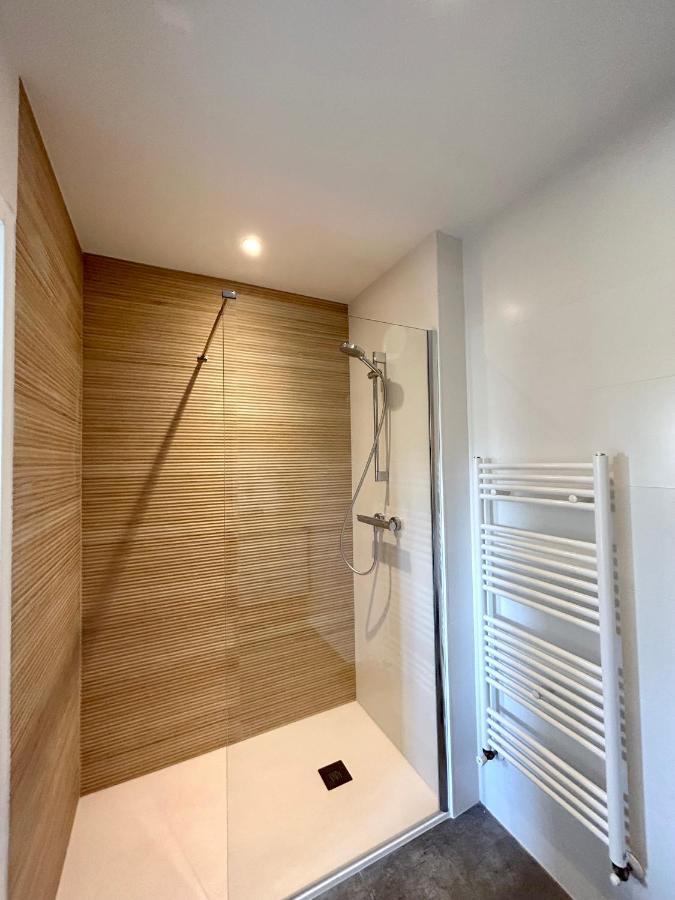 Superbe Villa Tout Confort Avec Piscine Chauffee Er Couverte Et Spa A 2 Pas De La Plage Fouesnant Luaran gambar