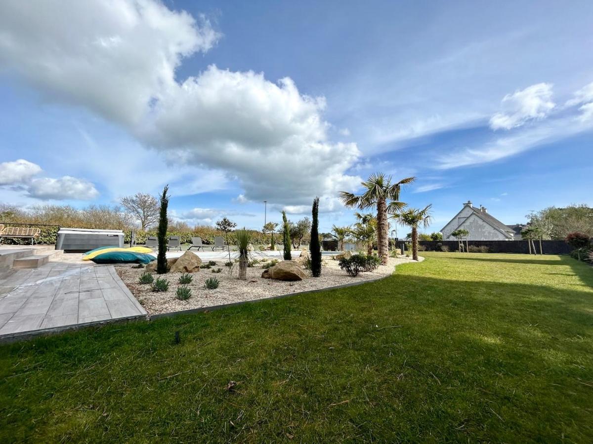 Superbe Villa Tout Confort Avec Piscine Chauffee Er Couverte Et Spa A 2 Pas De La Plage Fouesnant Luaran gambar