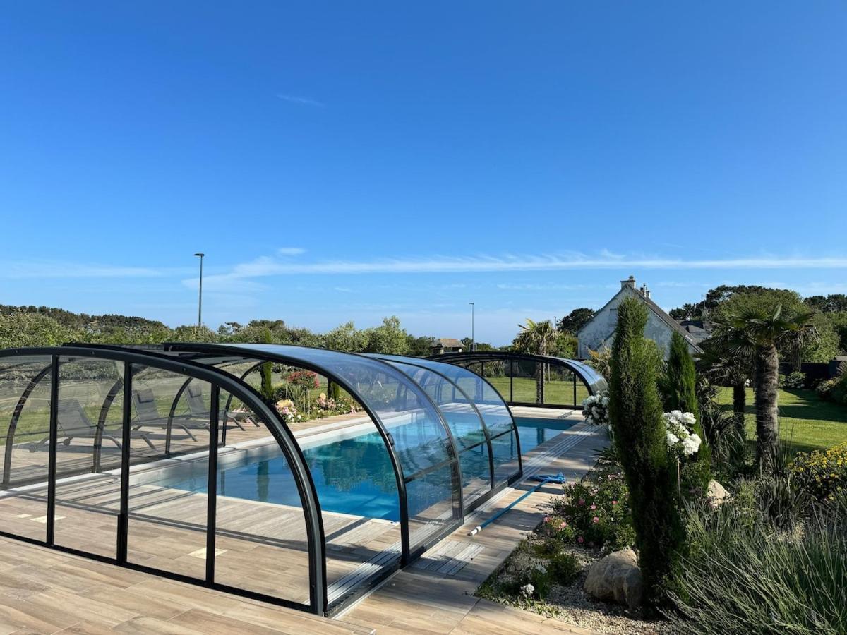 Superbe Villa Tout Confort Avec Piscine Chauffee Er Couverte Et Spa A 2 Pas De La Plage Fouesnant Luaran gambar